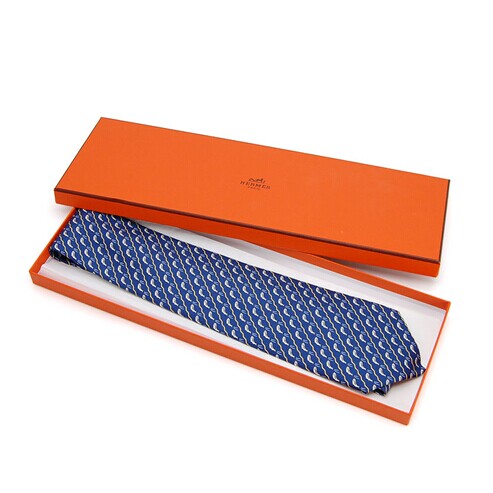 ENETLEC presented a beautiful tie in Hong Kong